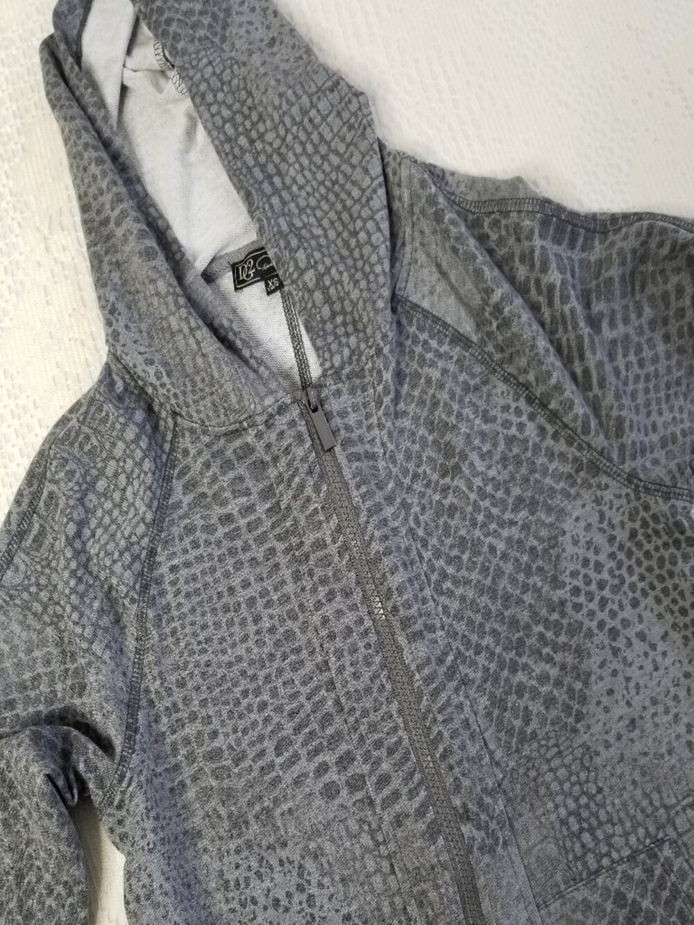 DG2 Diane Gilman Gray Croc Pattern Hoodie XS